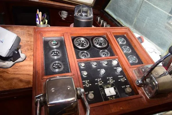 Slide: The Image of Hatteras Double Cabin Motor Yacht 1973 - 9