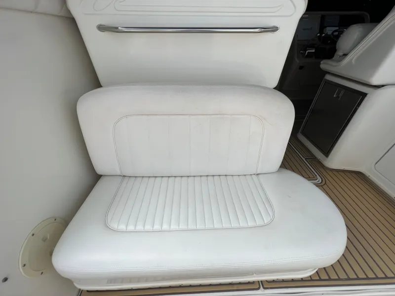 Slide: The Image of White seat on 2001 Sea Ray 340 Amberjack boat. - 14