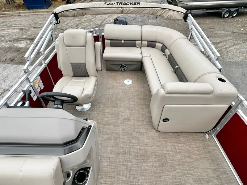 Slide: The Image of Interior of 2024 Sun Tracker 20' PARTY BARGE DLX pontoon boat. - 11