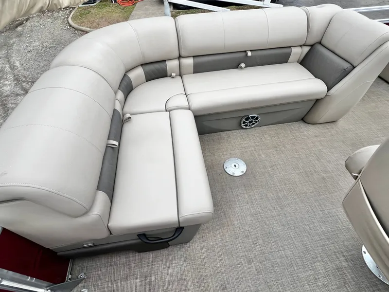 Slide: The Image of Interior of 2024 Sun Tracker 20' PARTY BARGE DLX with beige seating. - 18