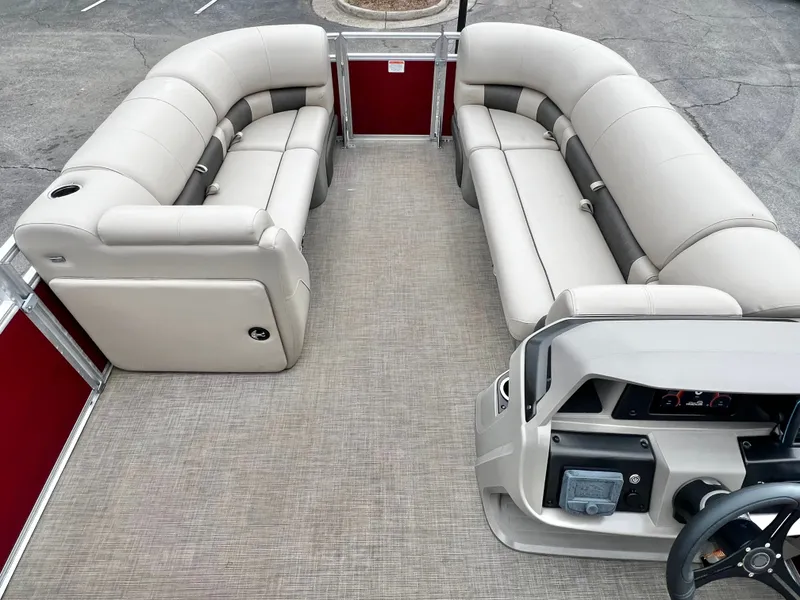 Slide: The Image of Interior of Sun Tracker 20' PARTY BARGE DLX 2024 pontoon boat. - 22