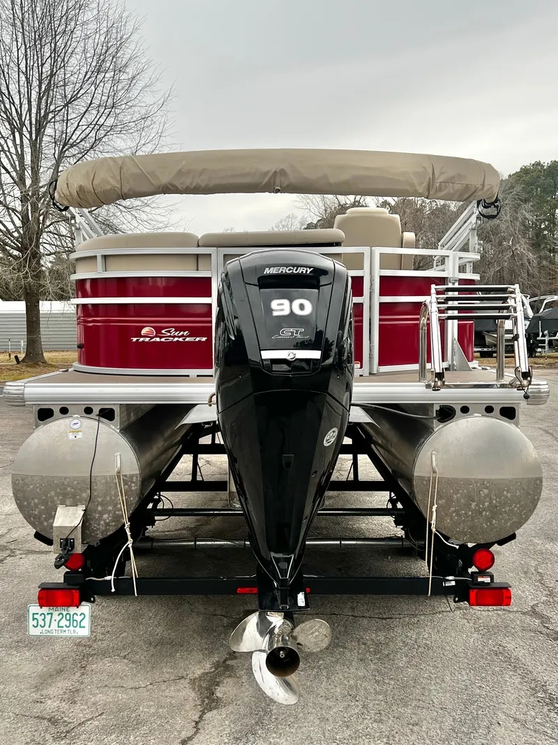 Slide: The Image of 2024 Sun Tracker 20' PARTY BARGE DLX with Mercury 90 engine. - 4