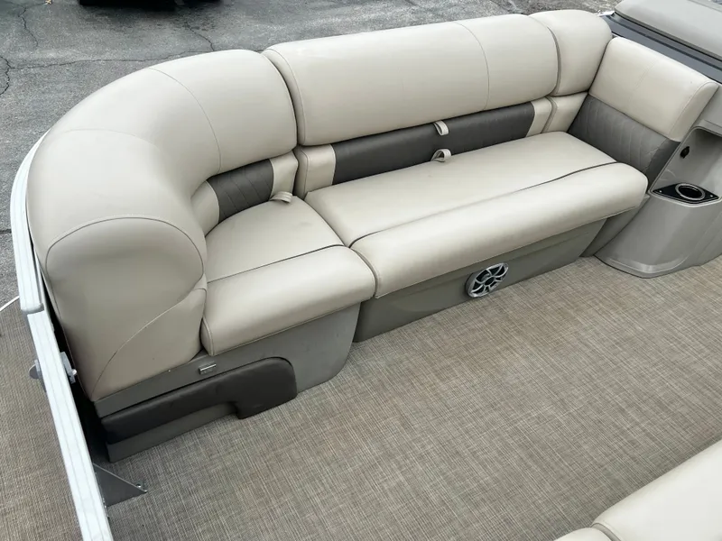 Slide: The Image of Interior of 2024 Sun Tracker 20' PARTY BARGE DLX with beige seating. - 9