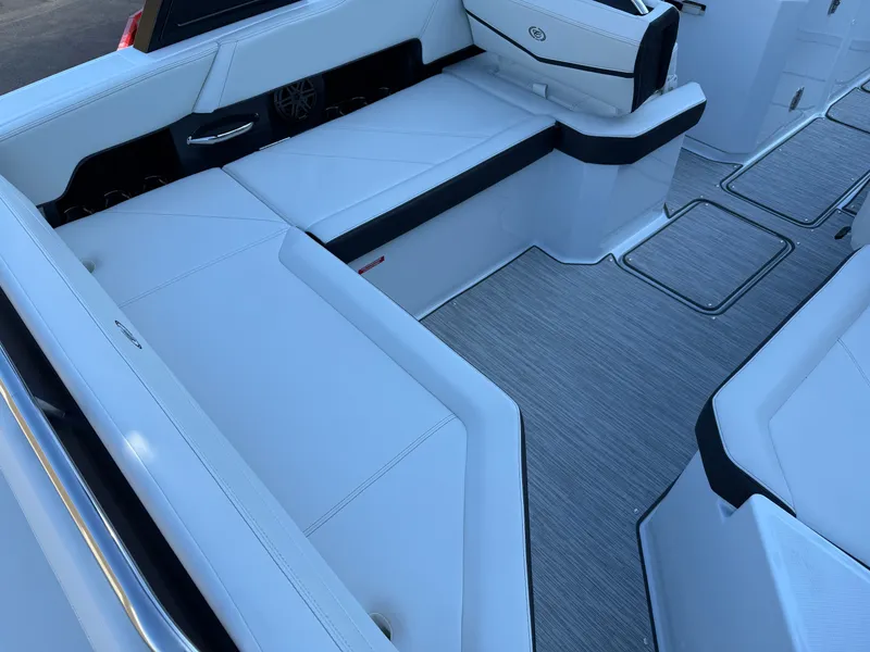 Slide: The Image of Cobalt R6 Surf 2026 - 1036