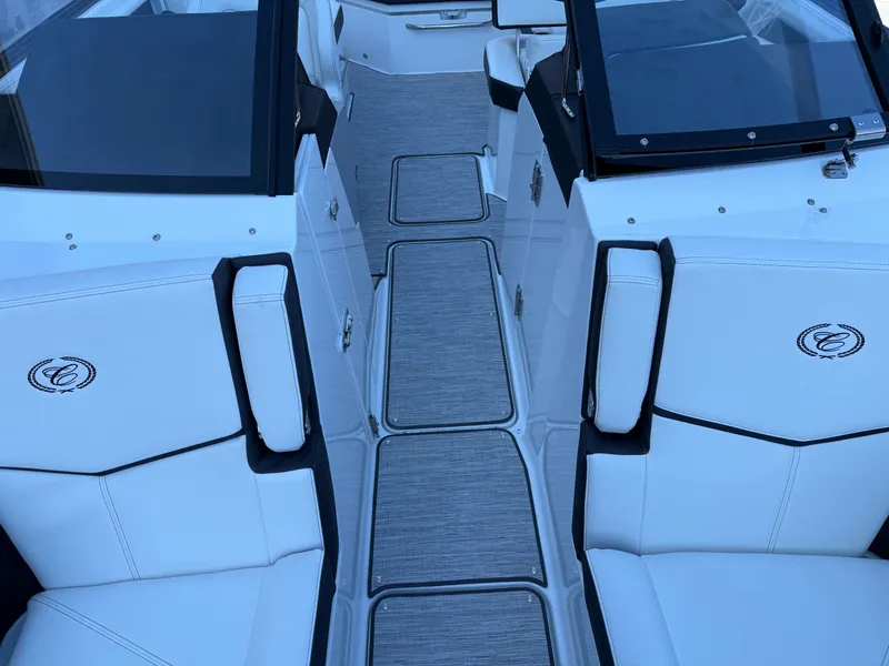 Slide: The Image of Cobalt R6 Surf 2026 - 1096