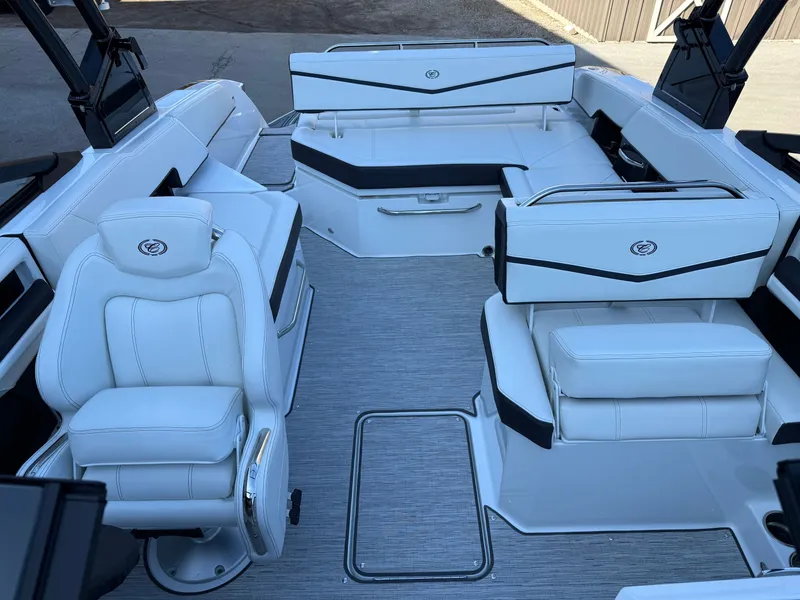 Slide: The Image of Cobalt R6 Surf 2026 - 1097