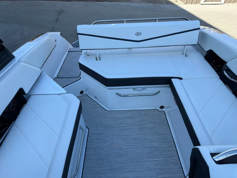 Slide: The Image of Cobalt R6 Surf 2026 - 1098