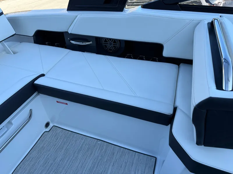 Slide: The Image of Cobalt R6 Surf 2026 - 1108