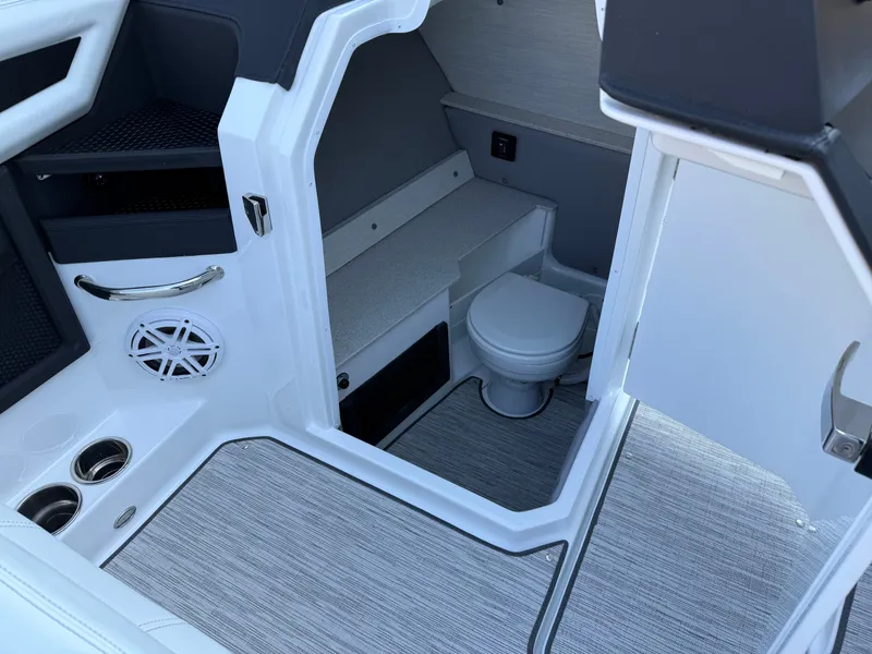 Slide: The Image of Cobalt R6 Surf 2026 - 1110