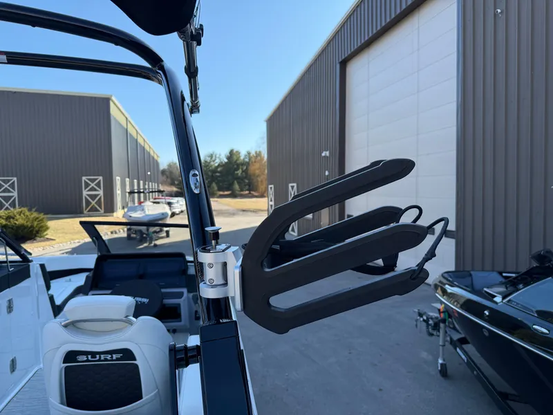 Slide: The Image of Cobalt R6 Surf 2026 - 1250