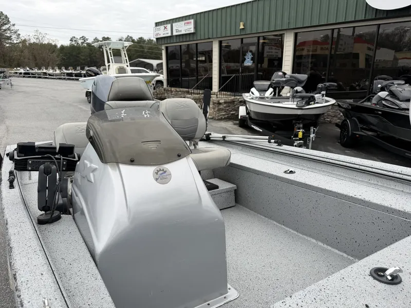 Slide: The Image of Xpress Xplorer Bass Series 170 2019 - 6