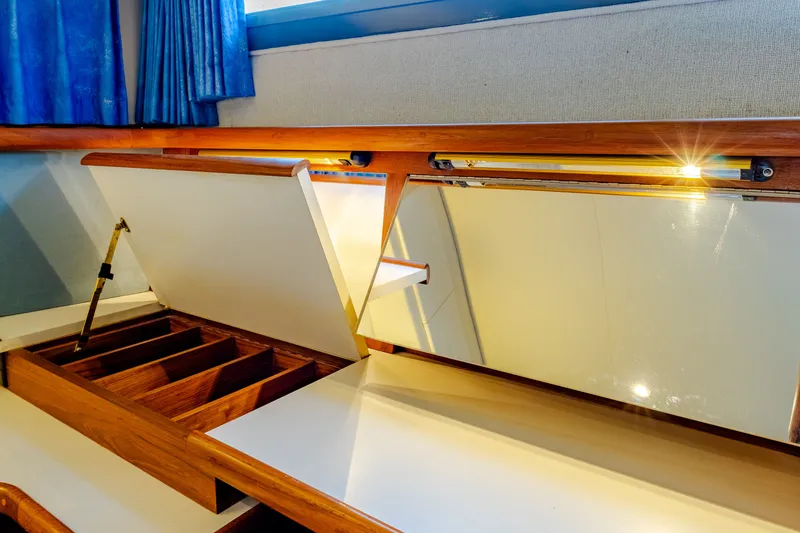 Slide: The Image of Interior of 1994 Carver 440 Aft Cabin Motor Yacht with mirror and storage. - 19
