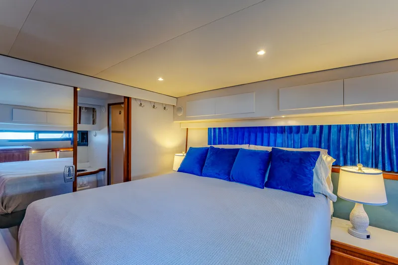 Slide: The Image of Carver Yachts 440 Aft Cabin Motor Yacht 1994 - 17