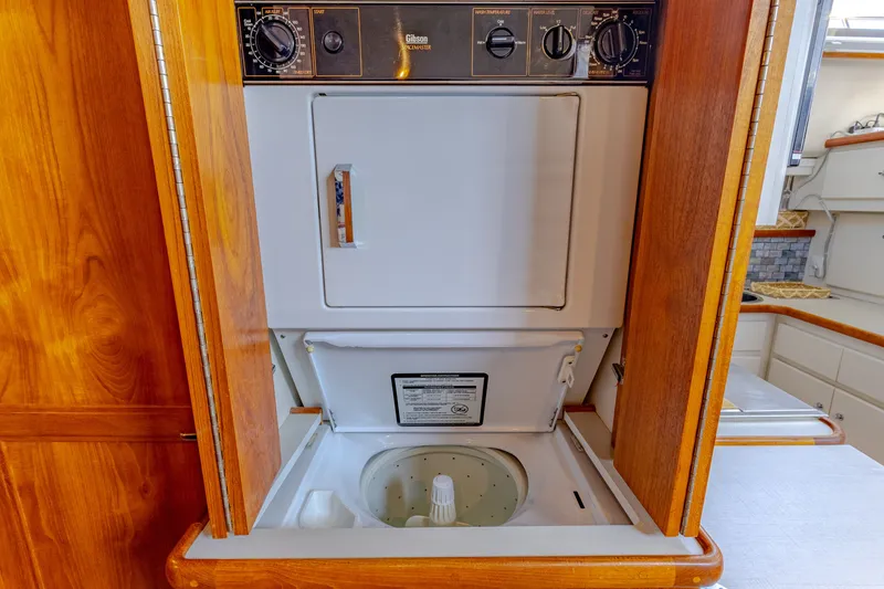 Slide: The Image of Carver Yachts 440 Aft Cabin Motor Yacht 1994 - 22