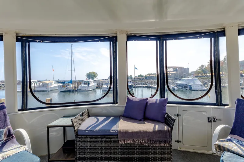 Slide: The Image of Carver Yachts 440 Aft Cabin Motor Yacht 1994 - 7