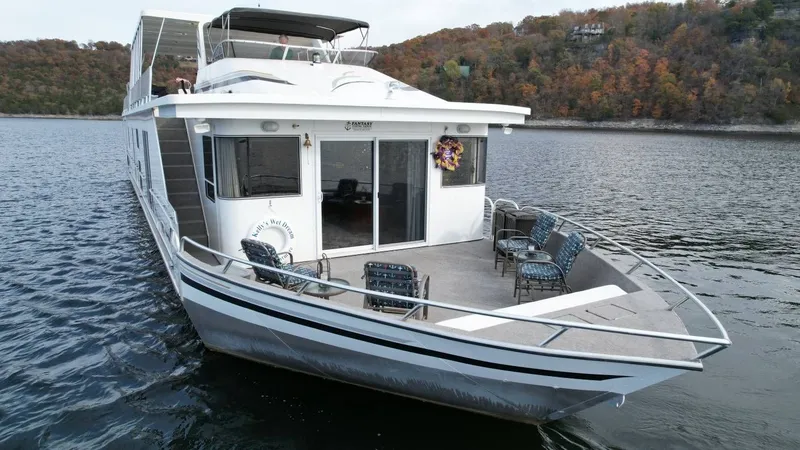 Slide: The Image of Fantasy Houseboat 19 X 88 2000 - 13