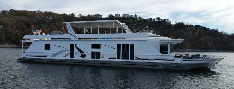 Slide: The Image of Fantasy Houseboat 19 X 88 2000 - 3