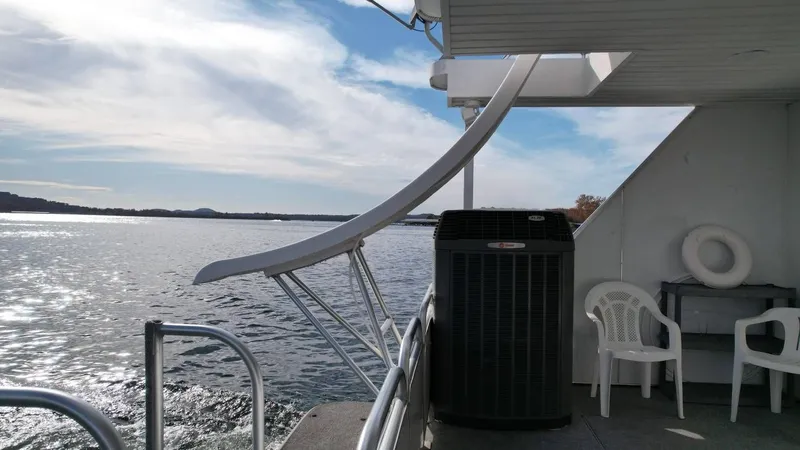 Slide: The Image of Fantasy Houseboat 19 X 88 2000 - 32