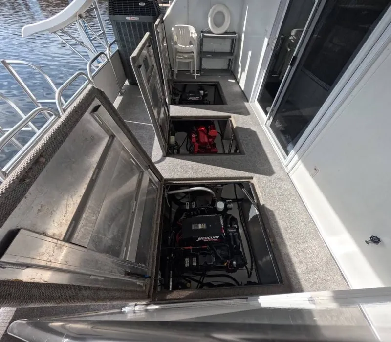 Slide: The Image of Fantasy Houseboat 19 X 88 2000 - 35