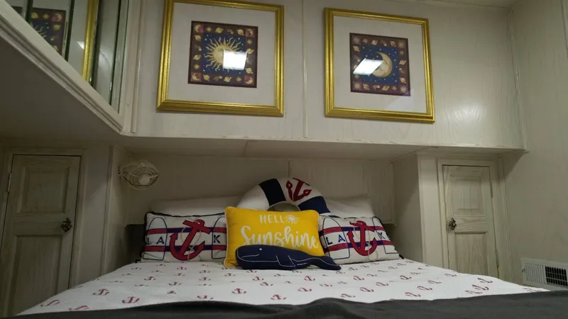 Slide: The Image of Fantasy Houseboat 19 X 88 2000 - 59