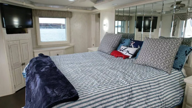 Slide: The Image of Fantasy Houseboat 19 X 88 2000 - 66