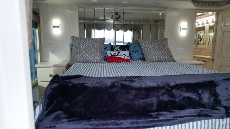 Slide: The Image of Fantasy Houseboat 19 X 88 2000 - 67