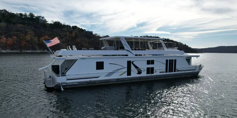 Slide: The Image of Fantasy Houseboat 19 X 88 2000 - 9