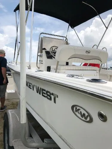 Slide: The Image of Key West 1720 Center Console 2008 - 7
