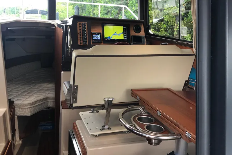 Slide: The Image of Ranger Tug R-27 2019 - 10