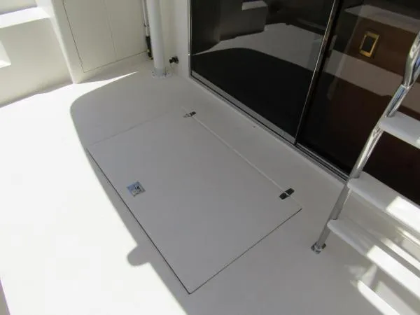Slide: The Image of Hampton 558 Pilothouse 2004 - 9