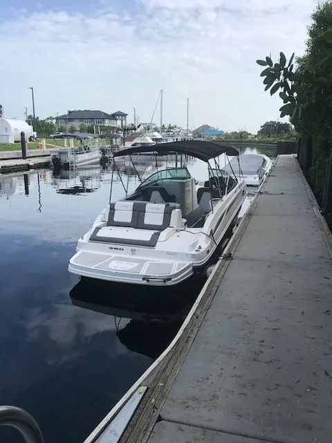 Slide: The Image of Sea Ray 260 Sundeck 2011 - 11
