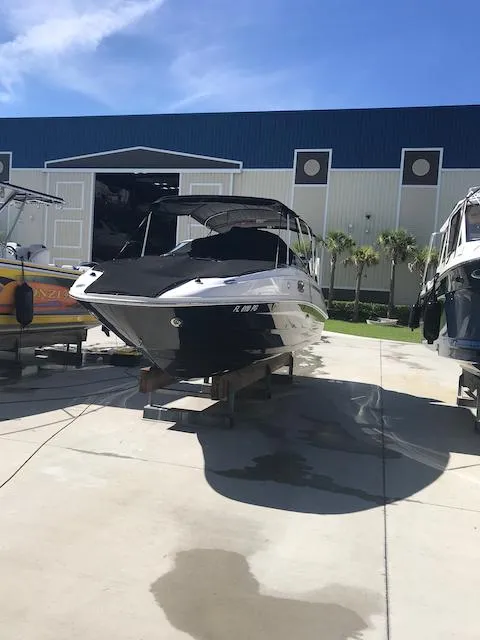 Slide: The Image of Sea Ray 260 Sundeck 2011 - 8