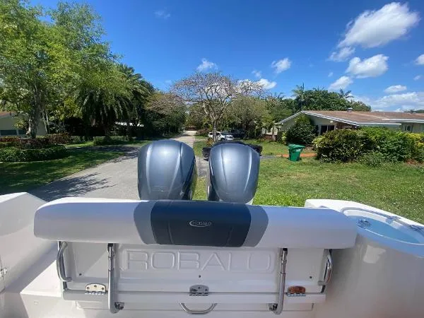 Slide: The Image of Robalo R272 2020 - 9