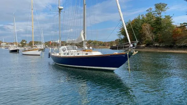 Slide: The Image of Hinckley Yachts Bermuda 40 MK III Yawl 1982 - 1