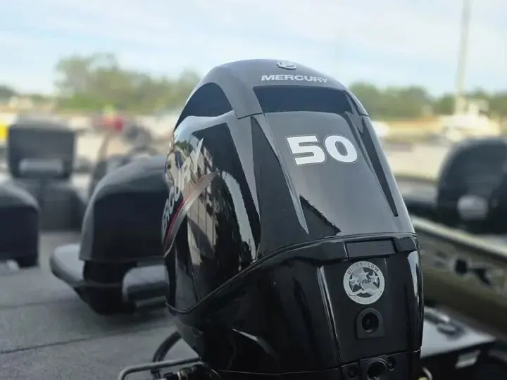 Slide: The Image of Tracker Bass Tracker Classic XL 2026 - 12