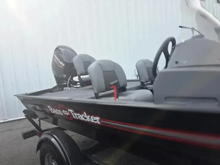Slide: The Image of Tracker Bass Tracker Classic XL 2026 - 7