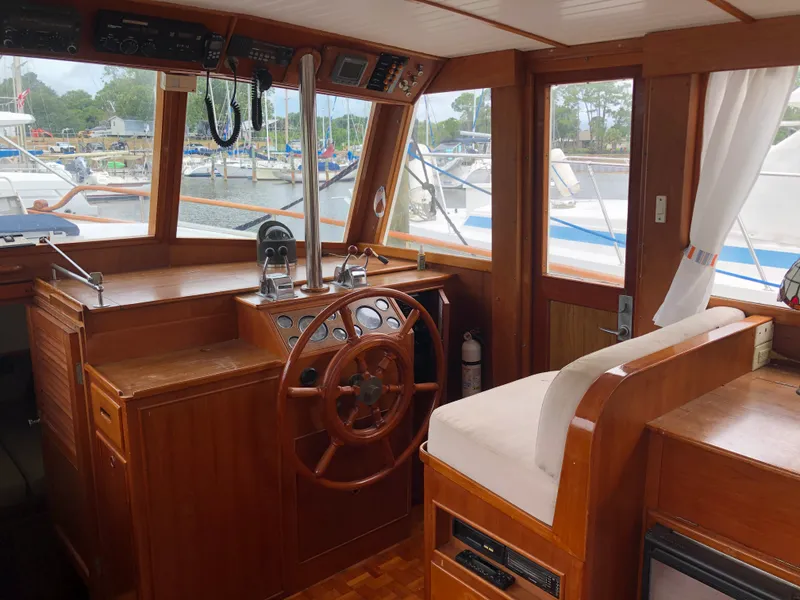 Slide: The Image of Grand Banks 42 Double Cabin 1986 - 3