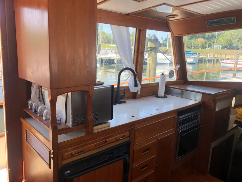 Slide: The Image of Grand Banks 42 Double Cabin 1986 - 5