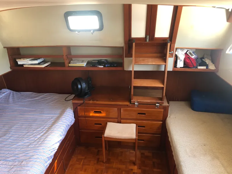 Slide: The Image of Grand Banks 42 Double Cabin 1986 - 7