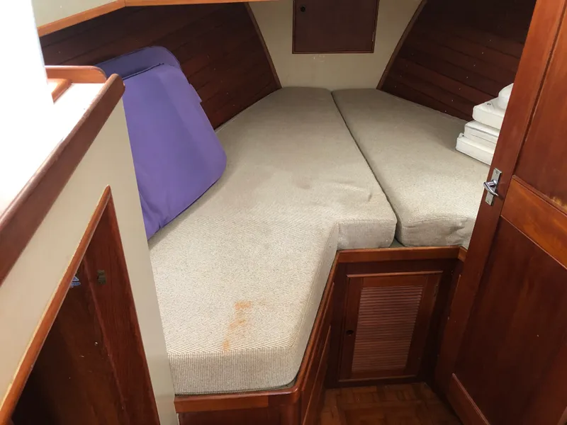 Slide: The Image of Grand Banks 42 Double Cabin 1986 - 9