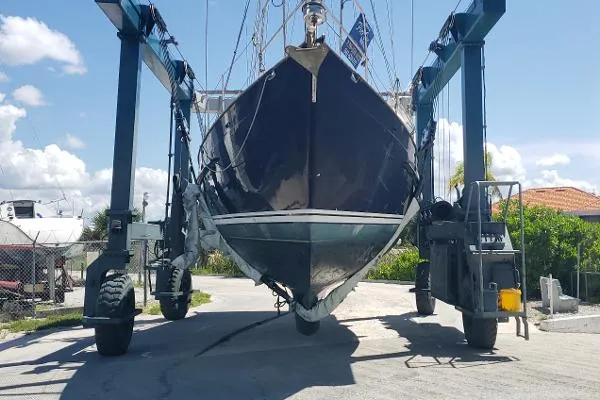 Slide: The Image of Custom Mayflower 48 1984 - 10