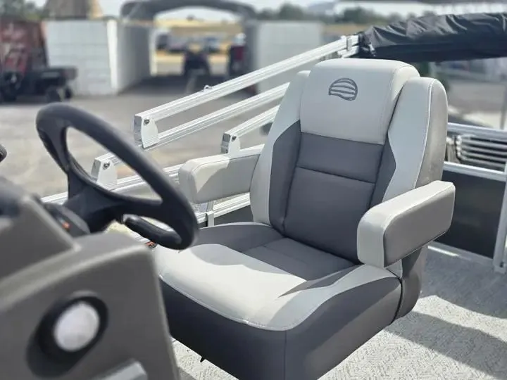 Slide: The Image of Sun Tracker Bass Buggy 18 DLX 2026 - 16