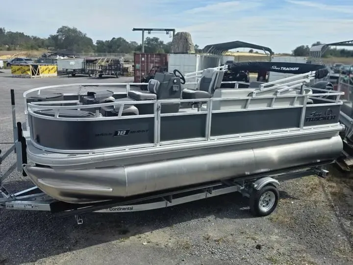 Slide: The Image of Sun Tracker Bass Buggy 18 DLX 2026 - 3