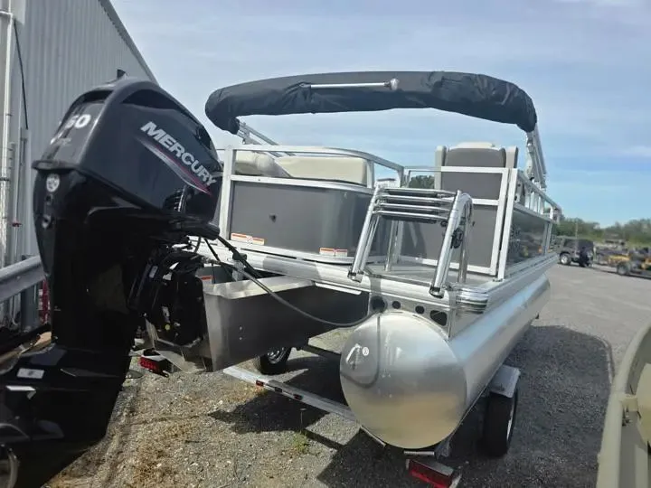 Slide: The Image of Sun Tracker Bass Buggy 18 DLX 2026 - 7