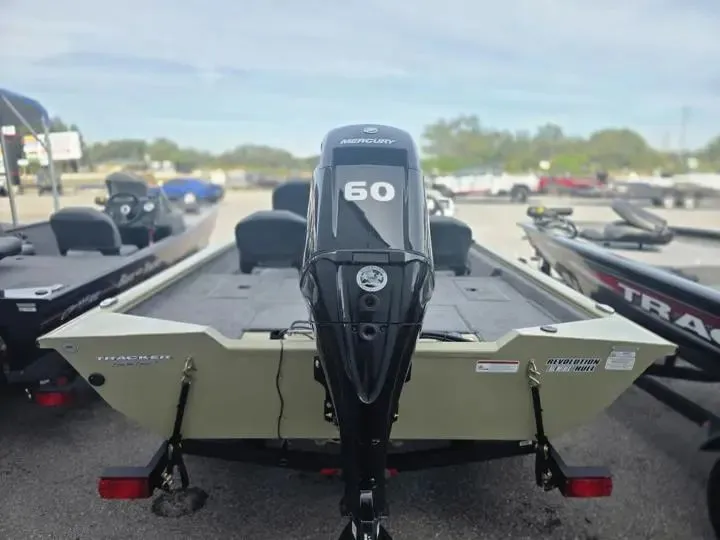 Slide: The Image of Tracker Pro Team 175 Crappie Edition 2026 with Mercury 60 HP engine. - 5
