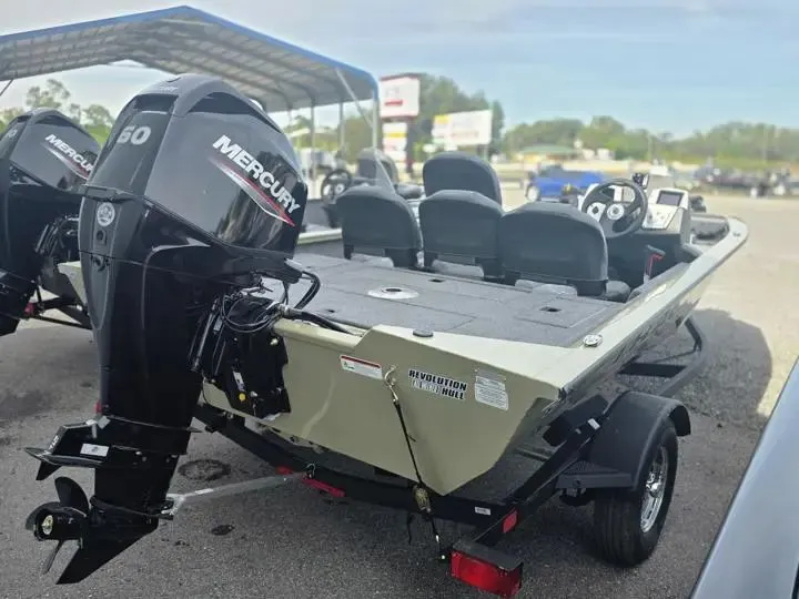 Slide: The Image of 2026 Tracker Pro Team 175 Crappie Edition with Mercury engine. - 6