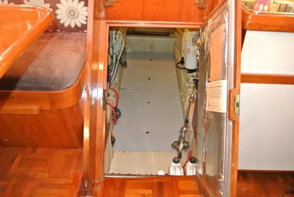 Slide: The Image of Aquarius Double Cabin Sundeck 1988 - 9