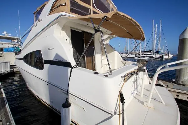 Slide: The Image of Silverton 330 Sport Bridge 2001 - 10