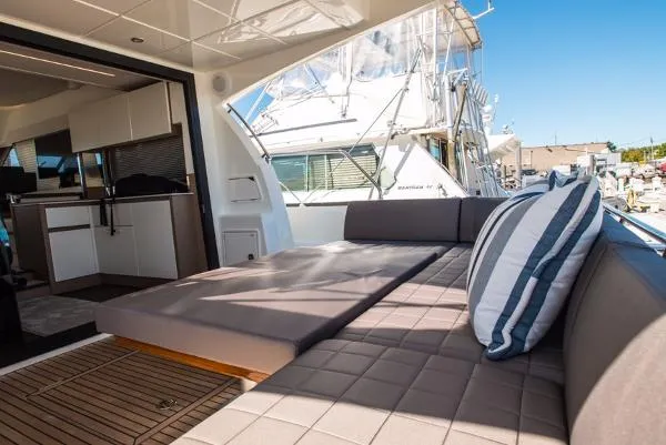 Slide: The Image of Prestige 460 Flybridge 2020 - 9
