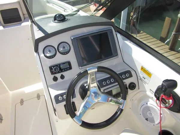 Slide: The Image of Boston Whaler Vantage 2014 - 8